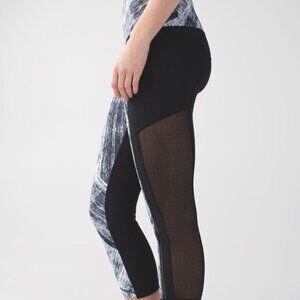 NWOT Lululemon Hot To Street Crop (US 6)